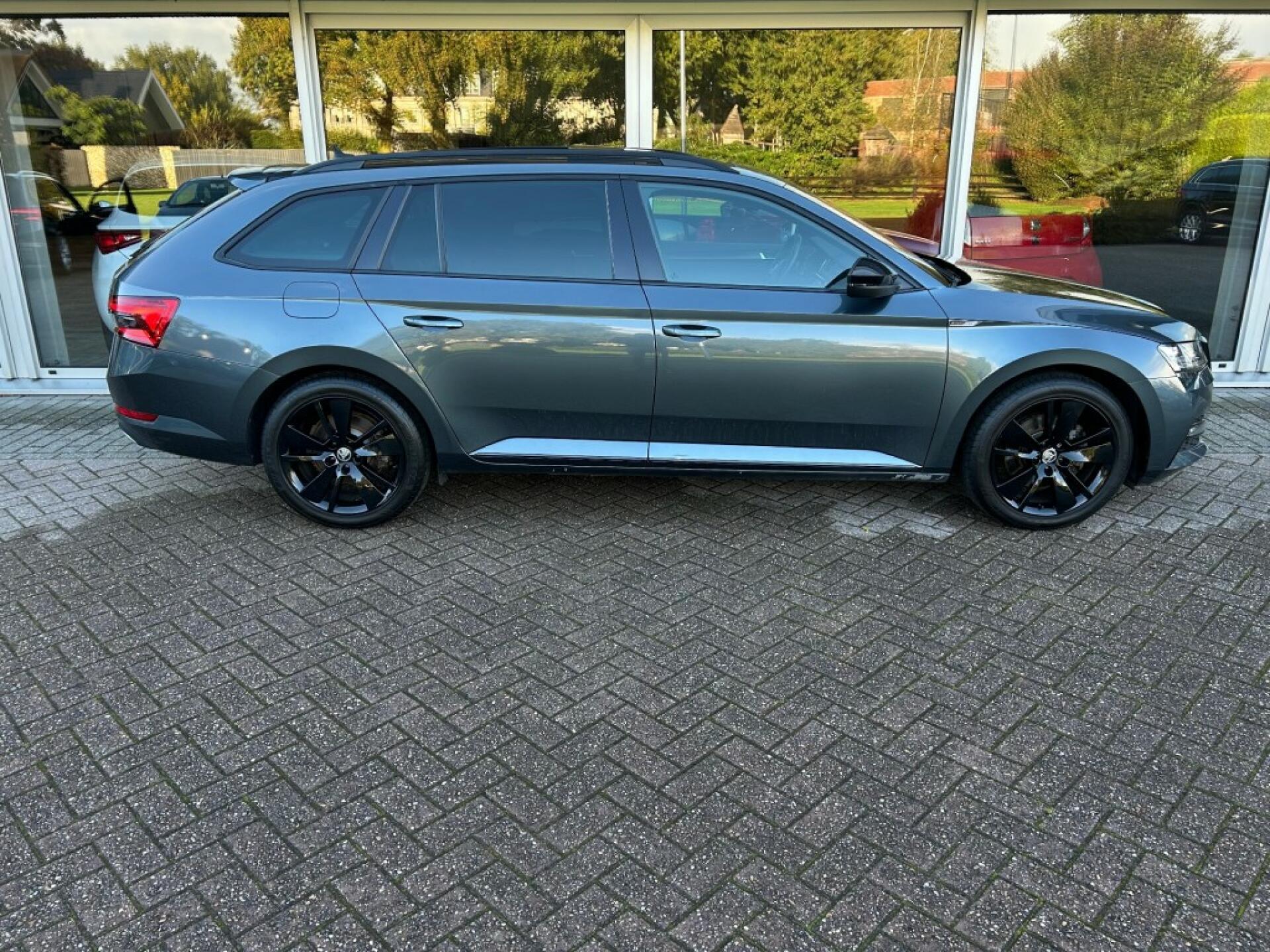 SKODA SUPERB Stationwagon 5 drs