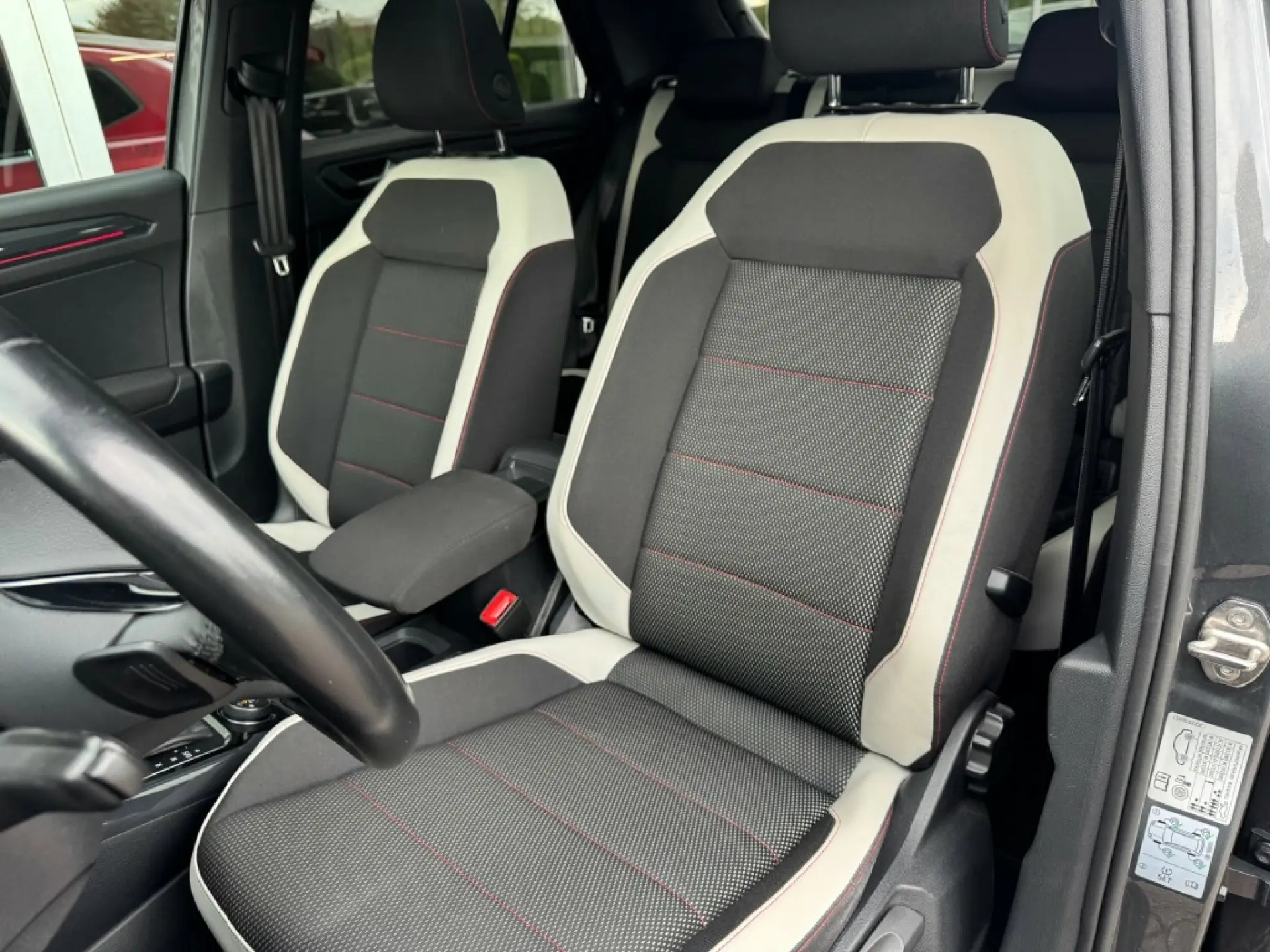 VOLKSWAGEN T-ROC SUV 5-drs