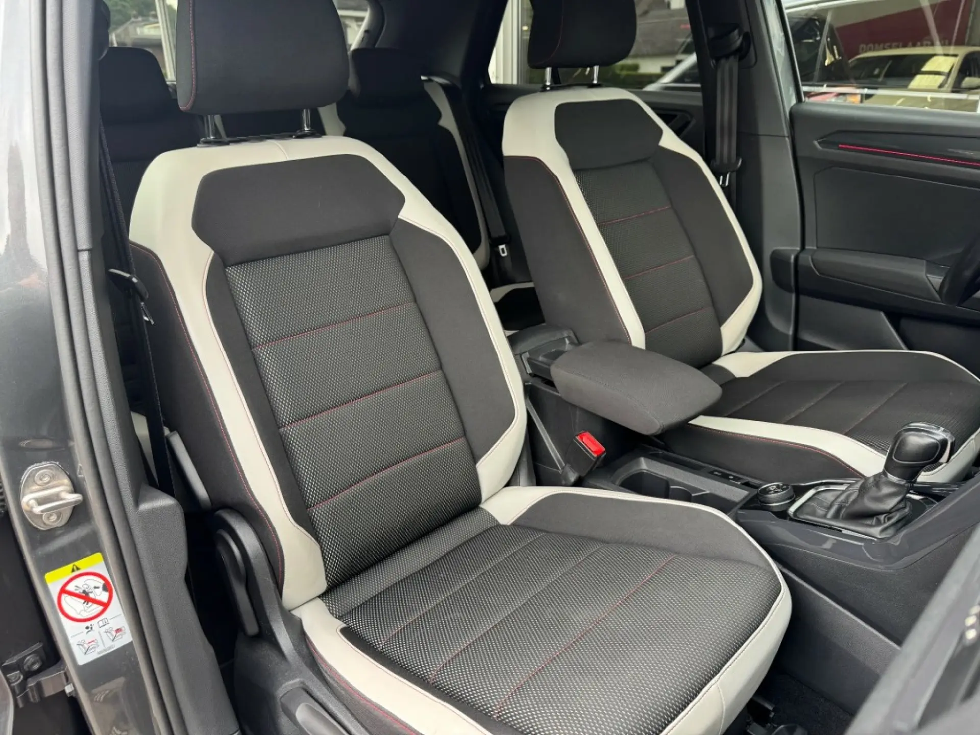 VOLKSWAGEN T-ROC SUV 5-drs